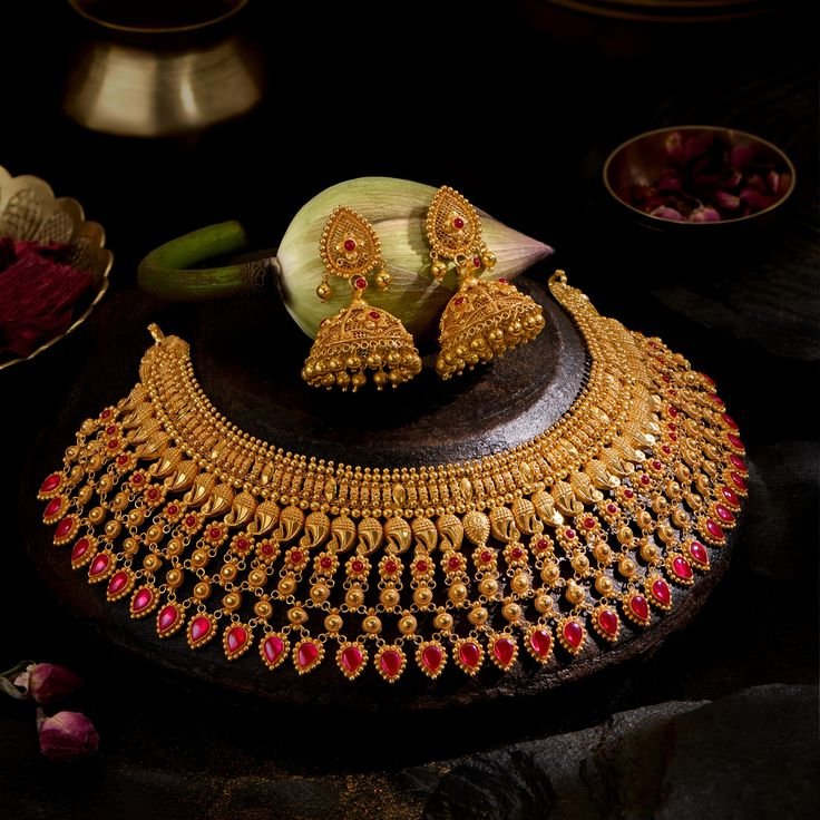 Gold Prestige Jewel and Earrings